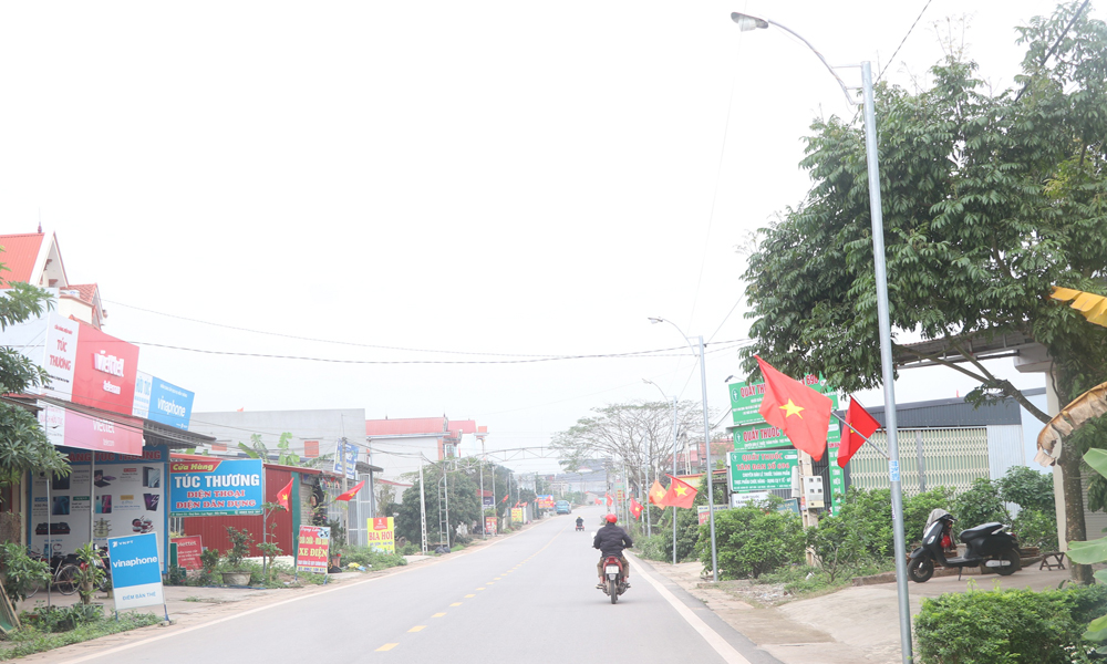 Hệ thống điện chiếu sáng được lắp đặt tại các tuyến đường xã Quý Sơn.